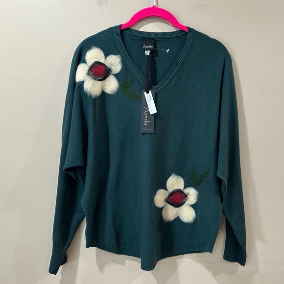 Aaeda Sweaters - Aaeda Green V-Neck Sweater 3D Flower Appliqué Dolman Sleeve Knit Top Women M New